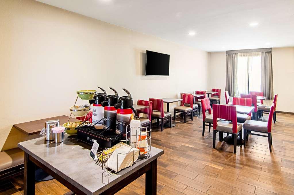 Quality Inn & Suites Near Tanger Outlet Mall Gonzales Restaurant photo
