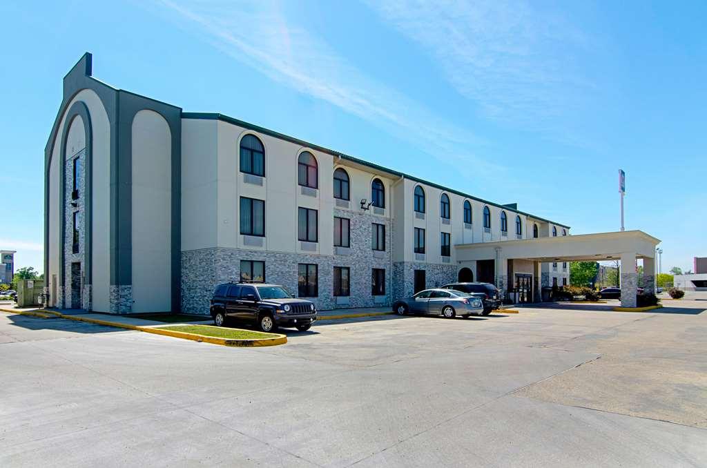 Quality Inn & Suites Near Tanger Outlet Mall Gonzales Exterior photo
